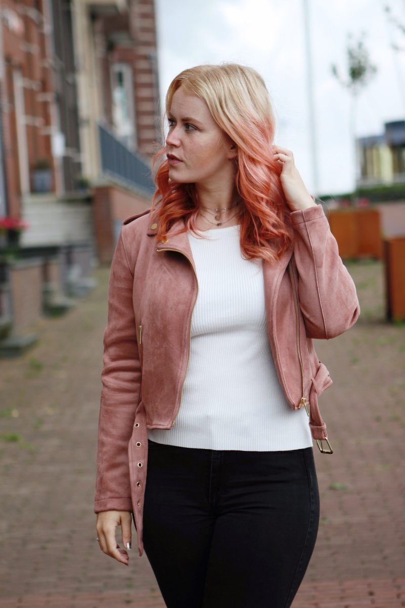 outfit inspiration with pink hair
